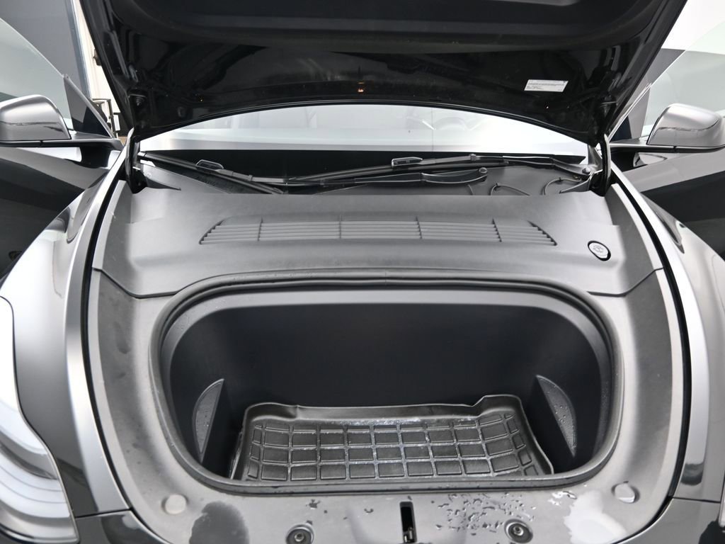 Used 2025 Tesla Model Y Long Range image 10