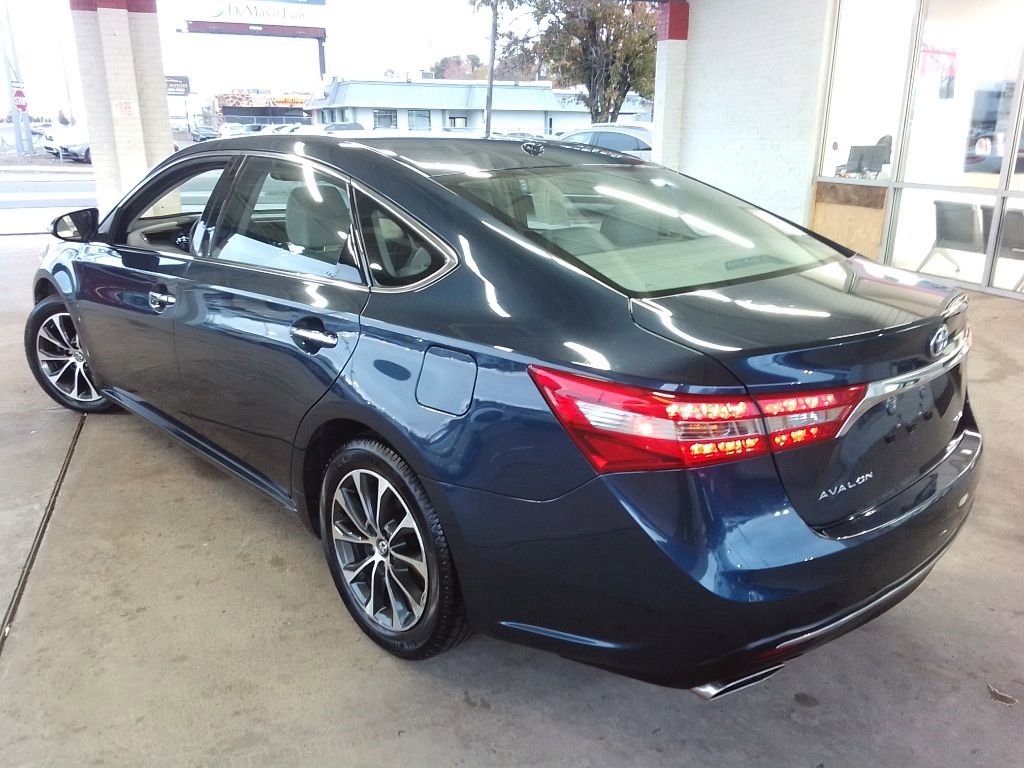 Used 2017 Toyota Avalon XLE Premium w/ All Weather Liner Package image 4