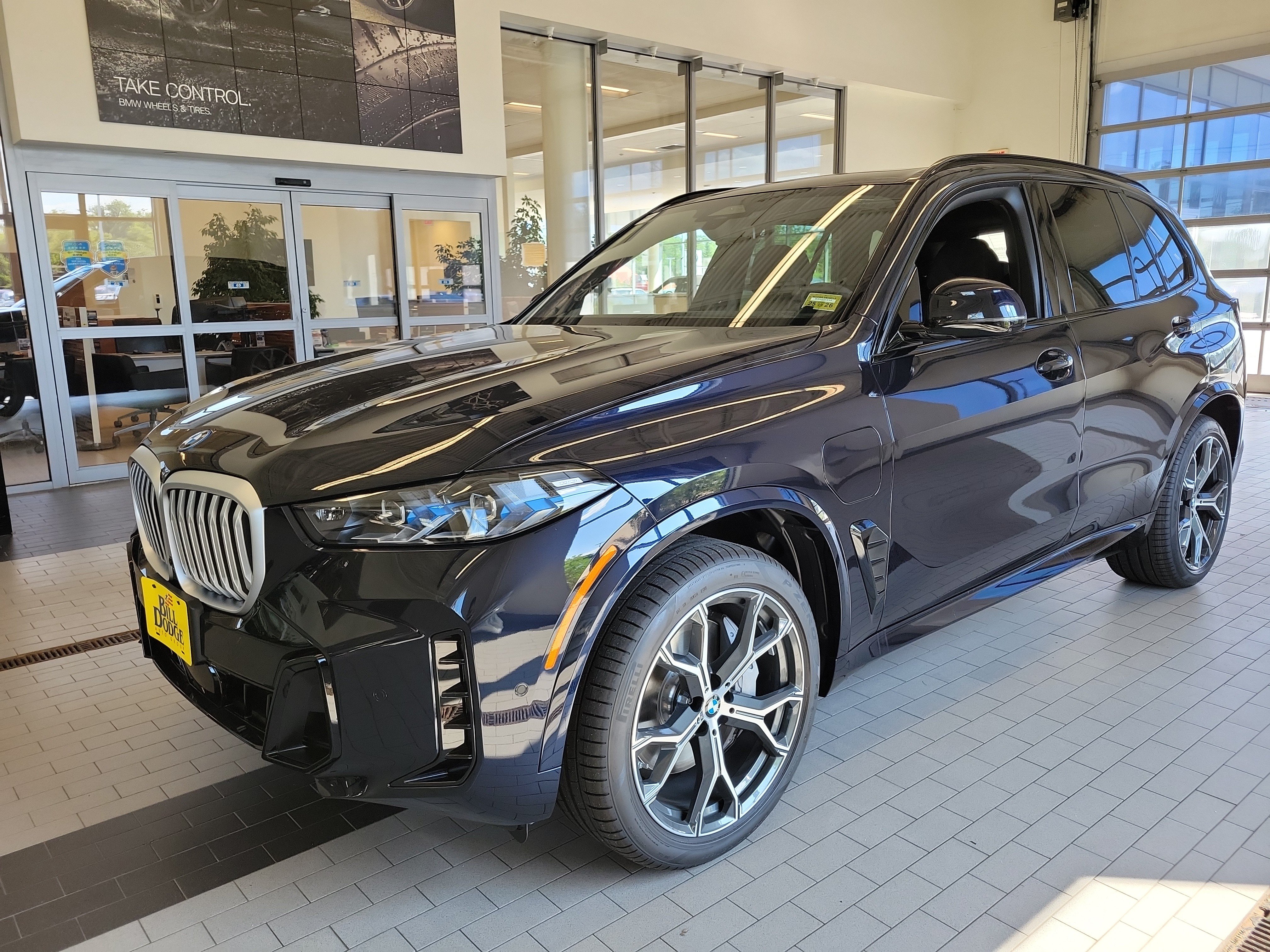 Used 2026 BMW X5 xDrive50e w/ M Sport Package image 1