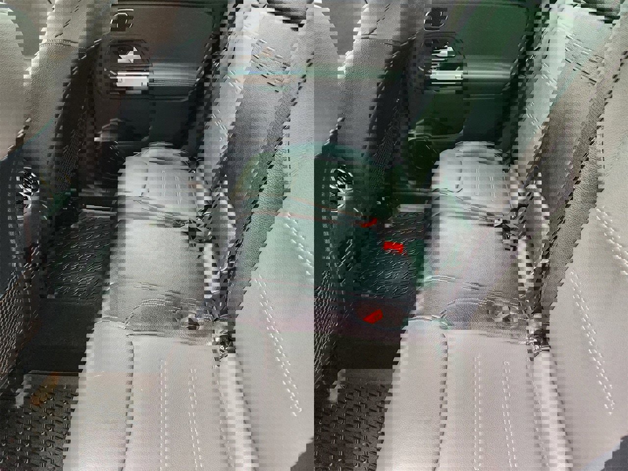 Used 2023 Mercedes-Benz GLB 35 AMG 4MATIC image 29