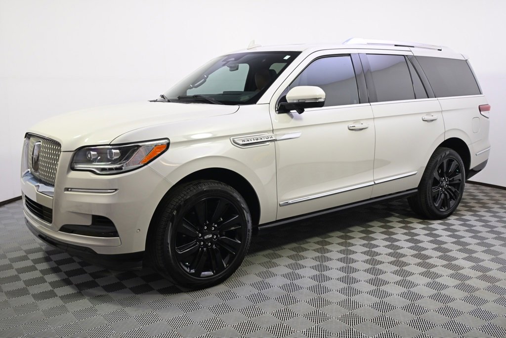Certified 2024 Lincoln Navigator Reserve w/ Equipment Group 201A image 2