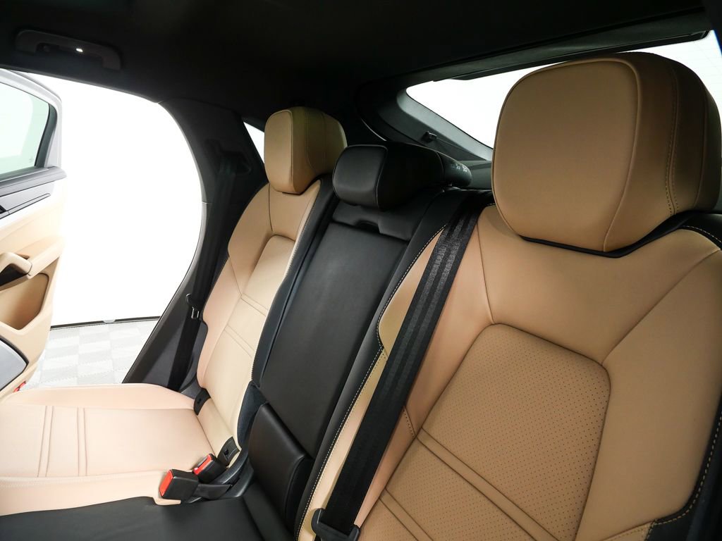 New 2026 Porsche Cayenne Coupe image 23