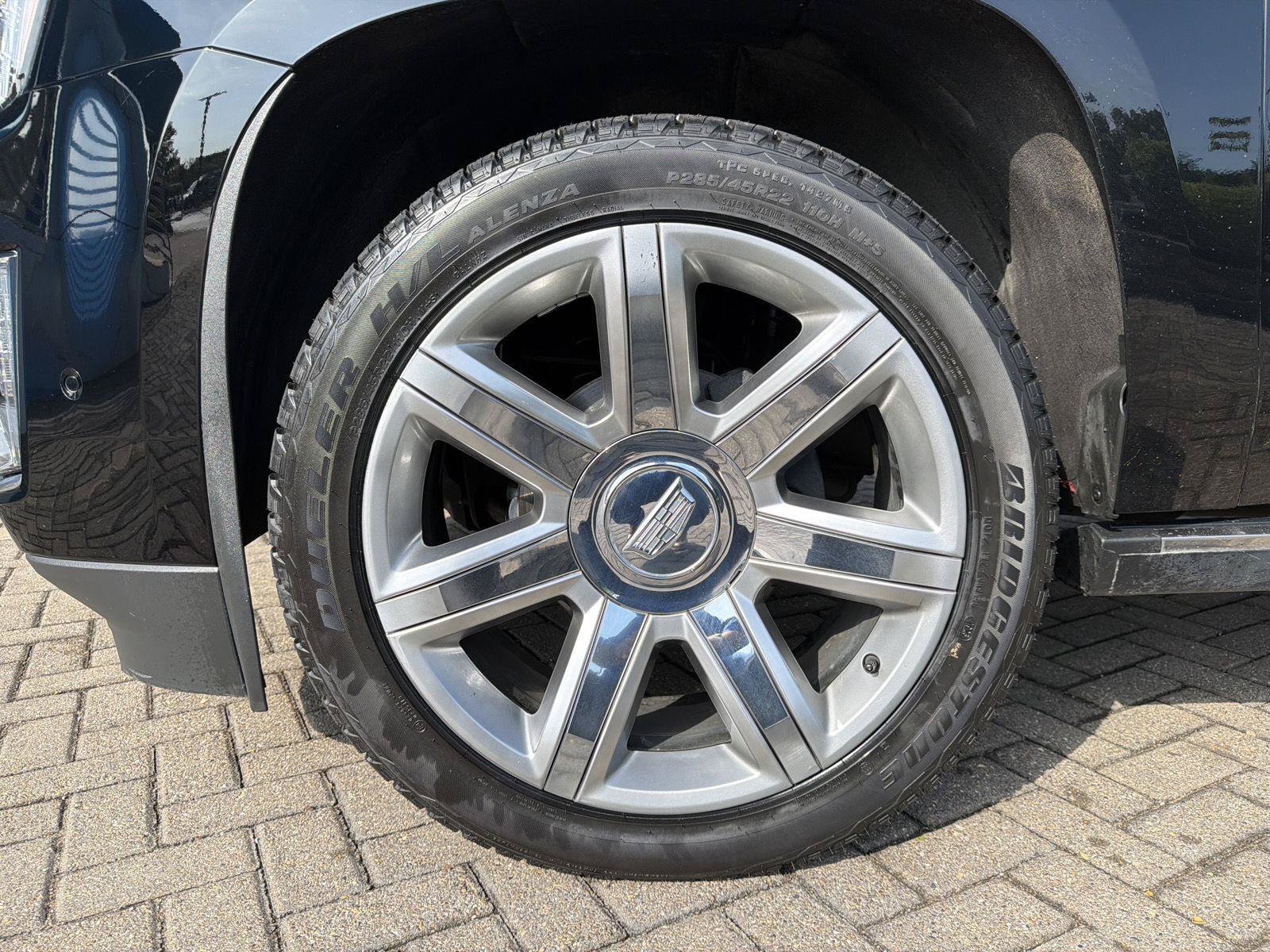 Used 2020 Cadillac Escalade Premium Luxury AWD/4WD image 10