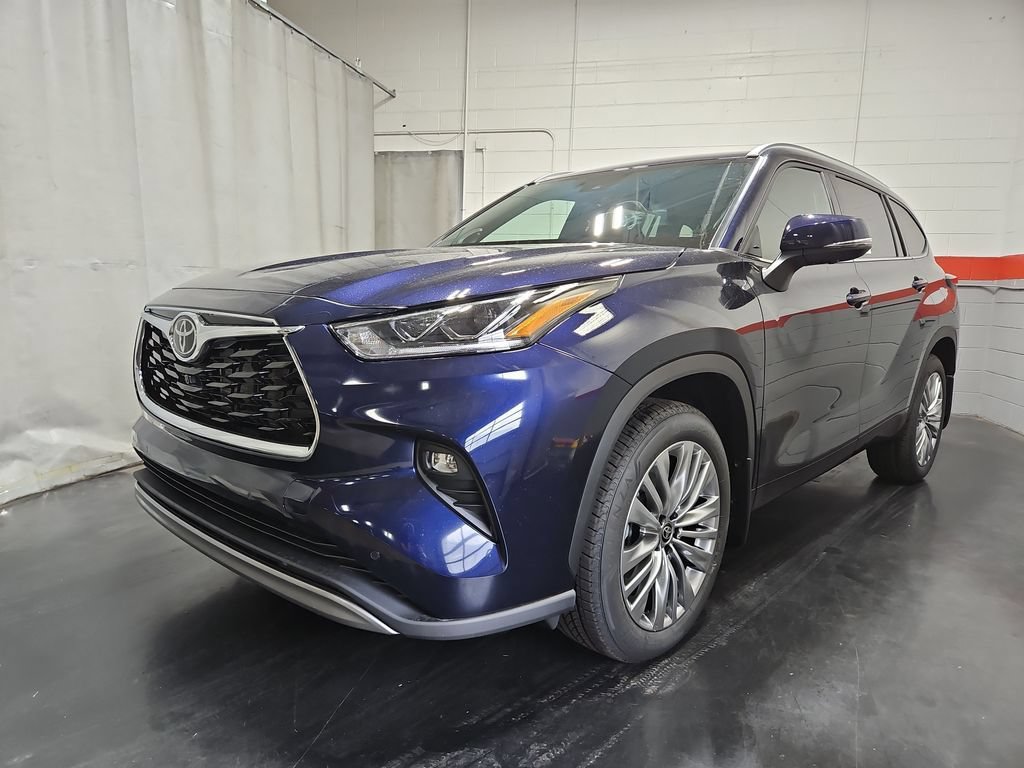 New 2026 Toyota Highlander Platinum AWD/4WD image 3