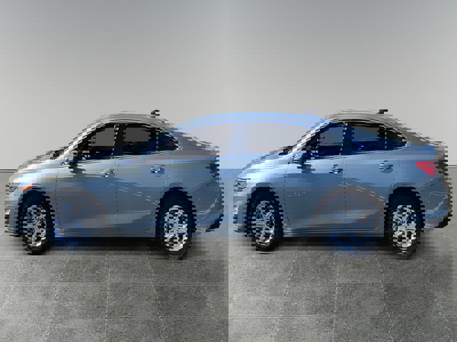 Used 2025 Chevrolet Malibu LS image 2