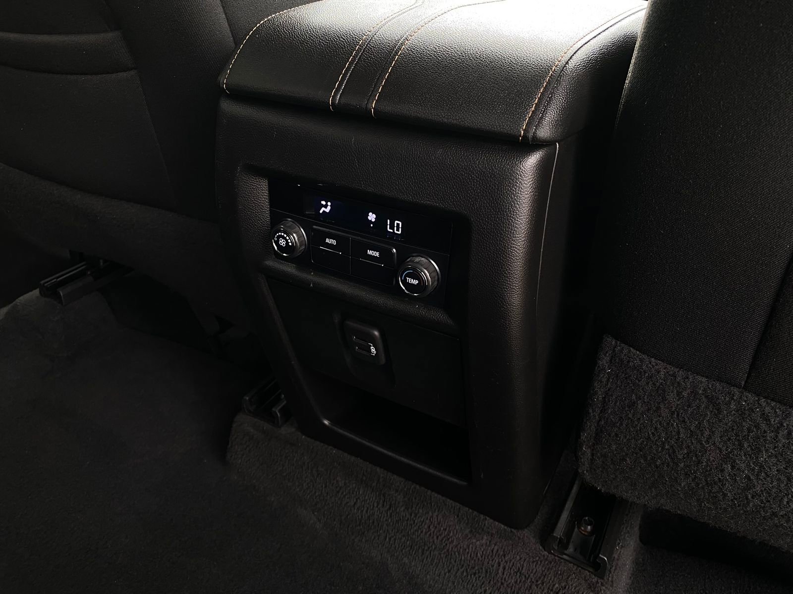 Used 2019 Chevrolet Traverse LT FWD image 24