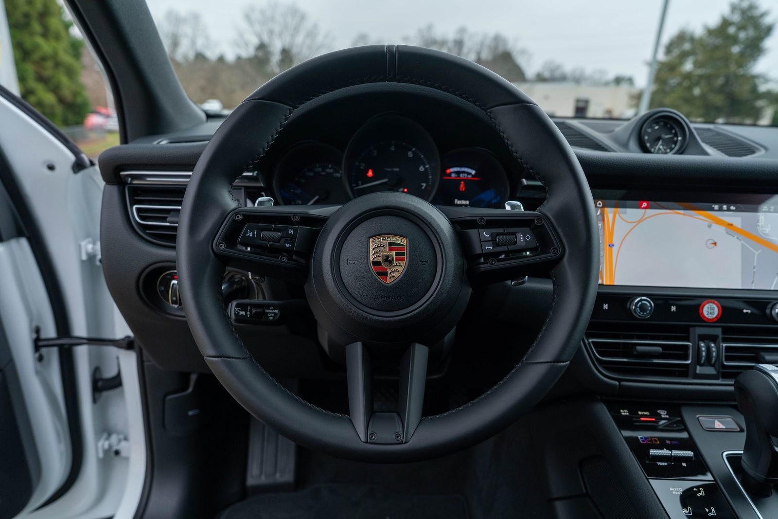 Certified 2025 Porsche Macan image 25