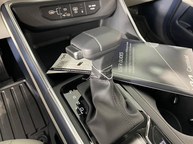 New 2026 Kia Carnival EX FWD image 4