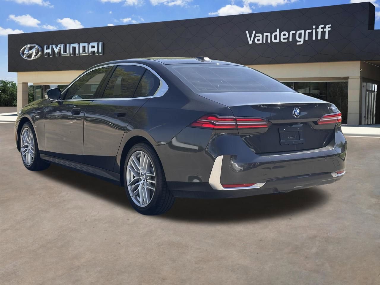 Used 2024 BMW 530i w/ Premium Package image 12