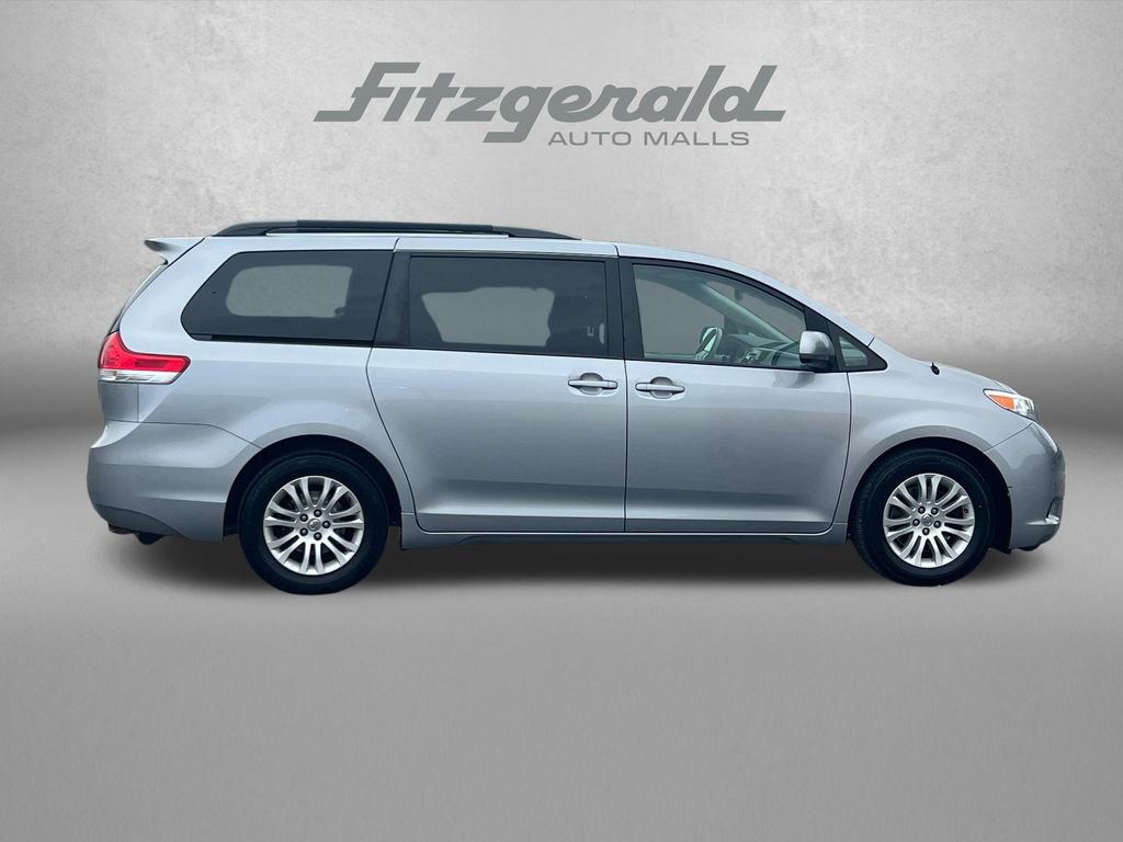 Used 2014 Toyota Sienna XLE FWD image 3