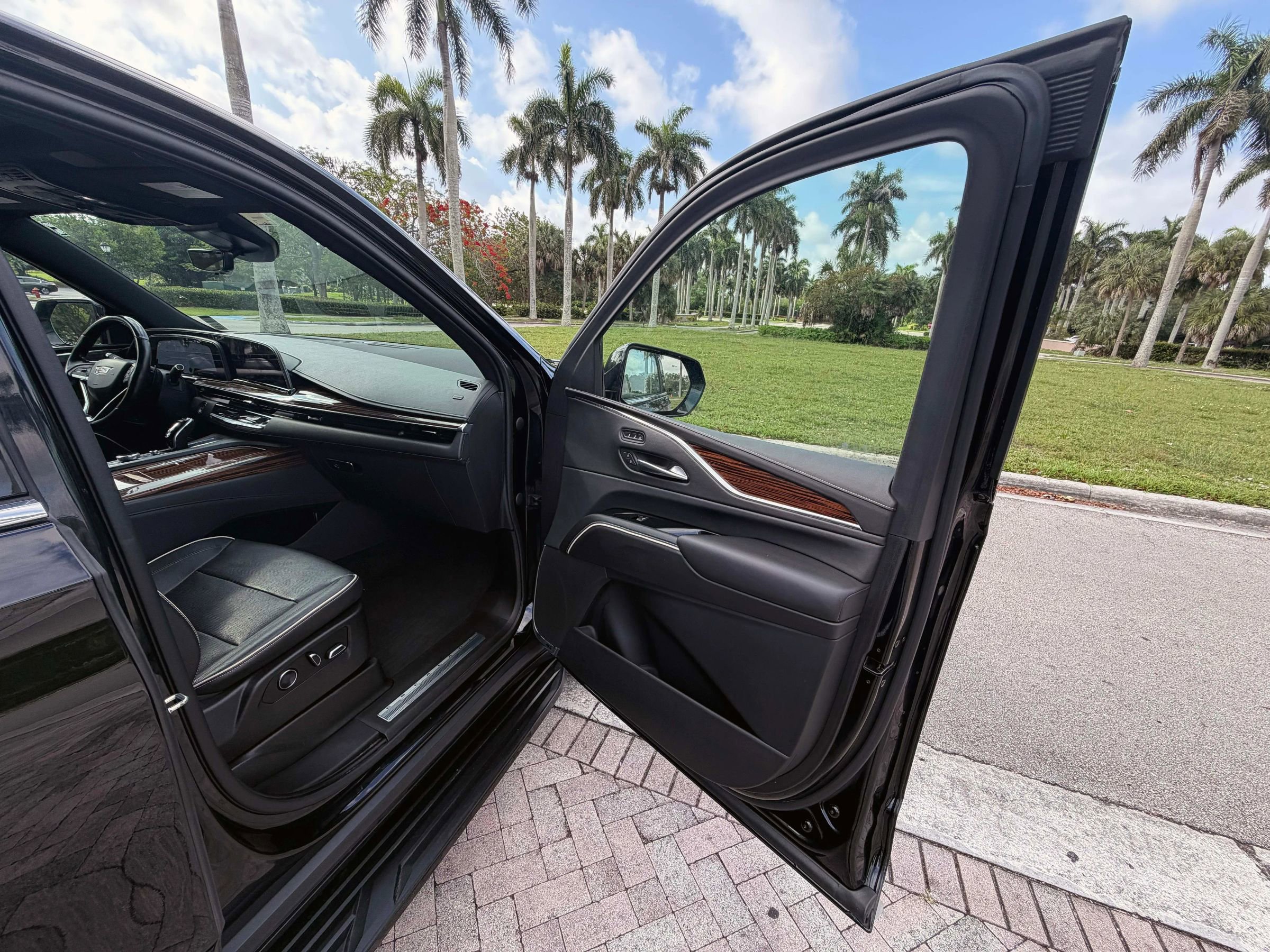 Used 2021 Cadillac Escalade ESV Premium Luxury w/ Performance Package RWD image 37