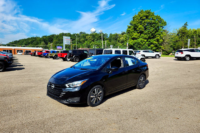 Used 2025 Nissan Versa SV FWD image 3