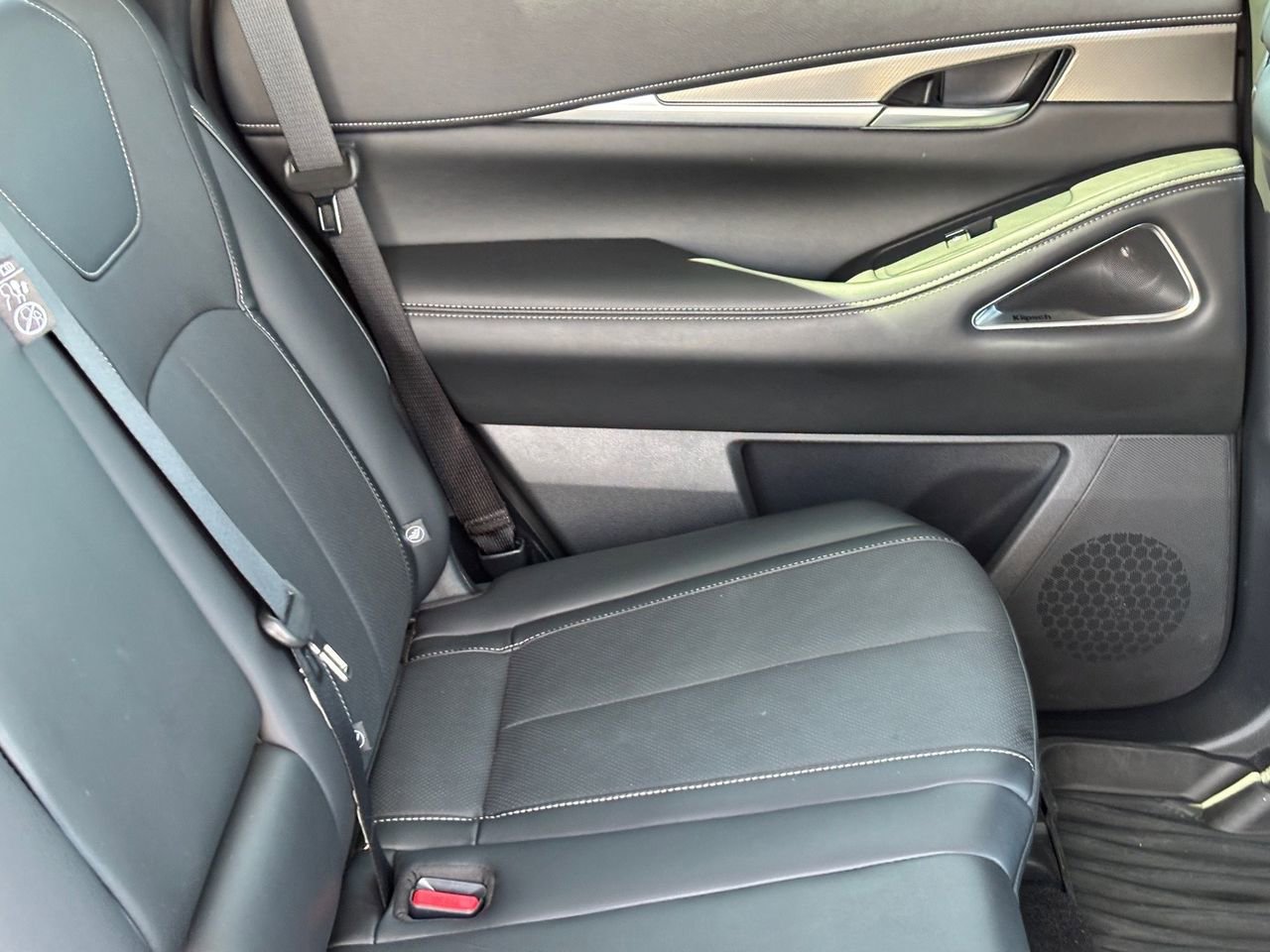Certified 2026 INFINITI QX60 Luxe w/ Family Package FWD image 11