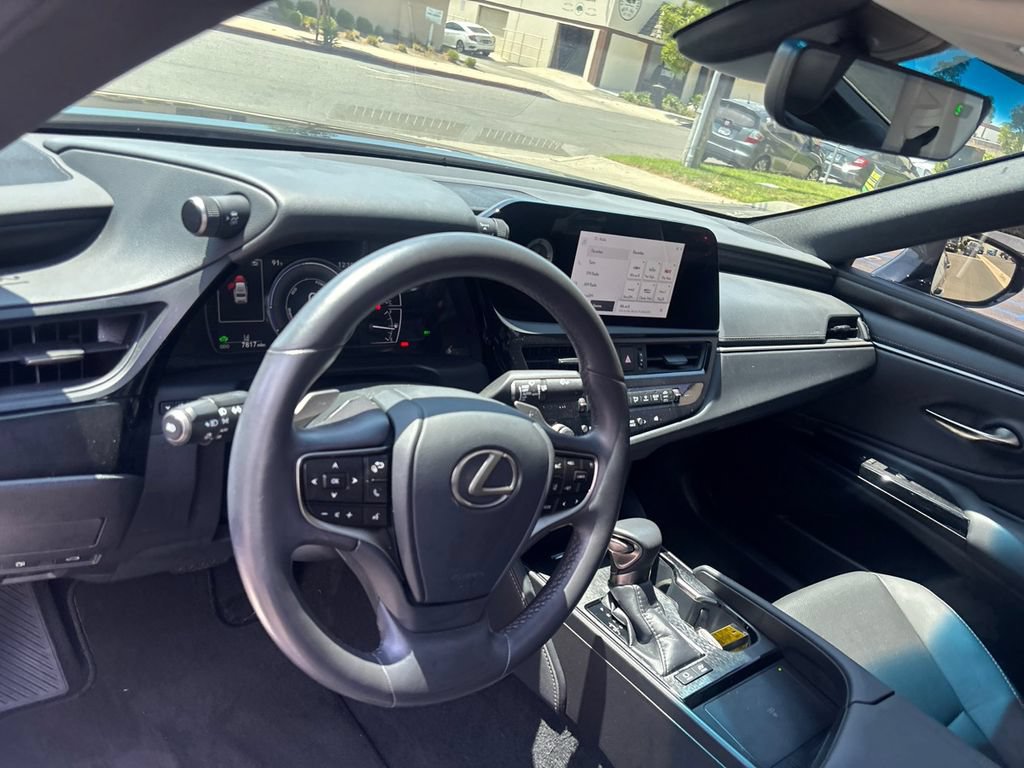 Used 2025 Lexus ES 300h w/ Premium Package FWD image 15
