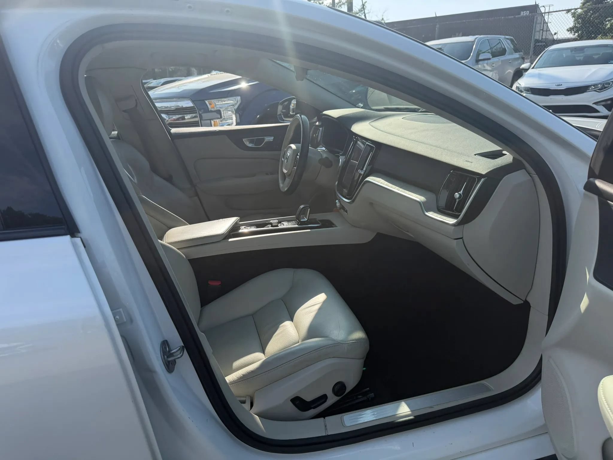 Used 2023 Volvo S60 B5 Plus FWD image 24