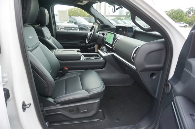 New 2027 Ford Expedition Platinum w/ Stealth Performance Package AWD/4WD image 3
