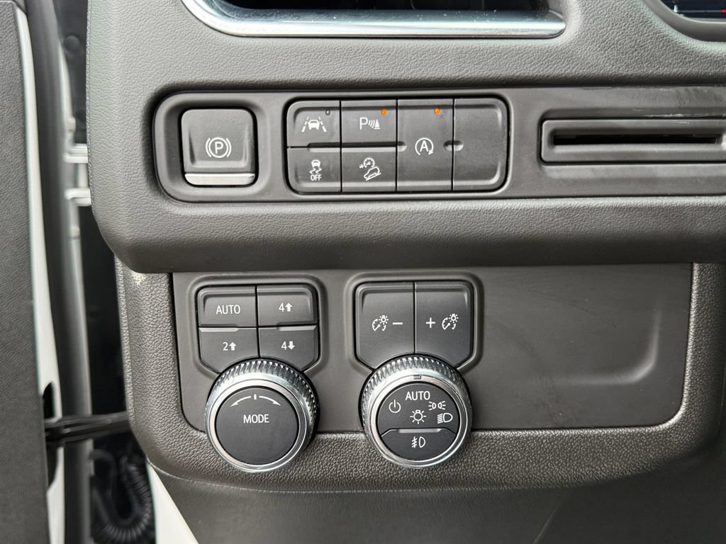 Used 2024 GMC Yukon AT4 AWD/4WD image 21