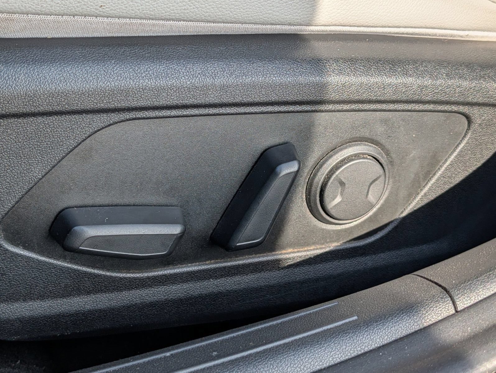 Used 2024 Hyundai Elantra Limited FWD image 19