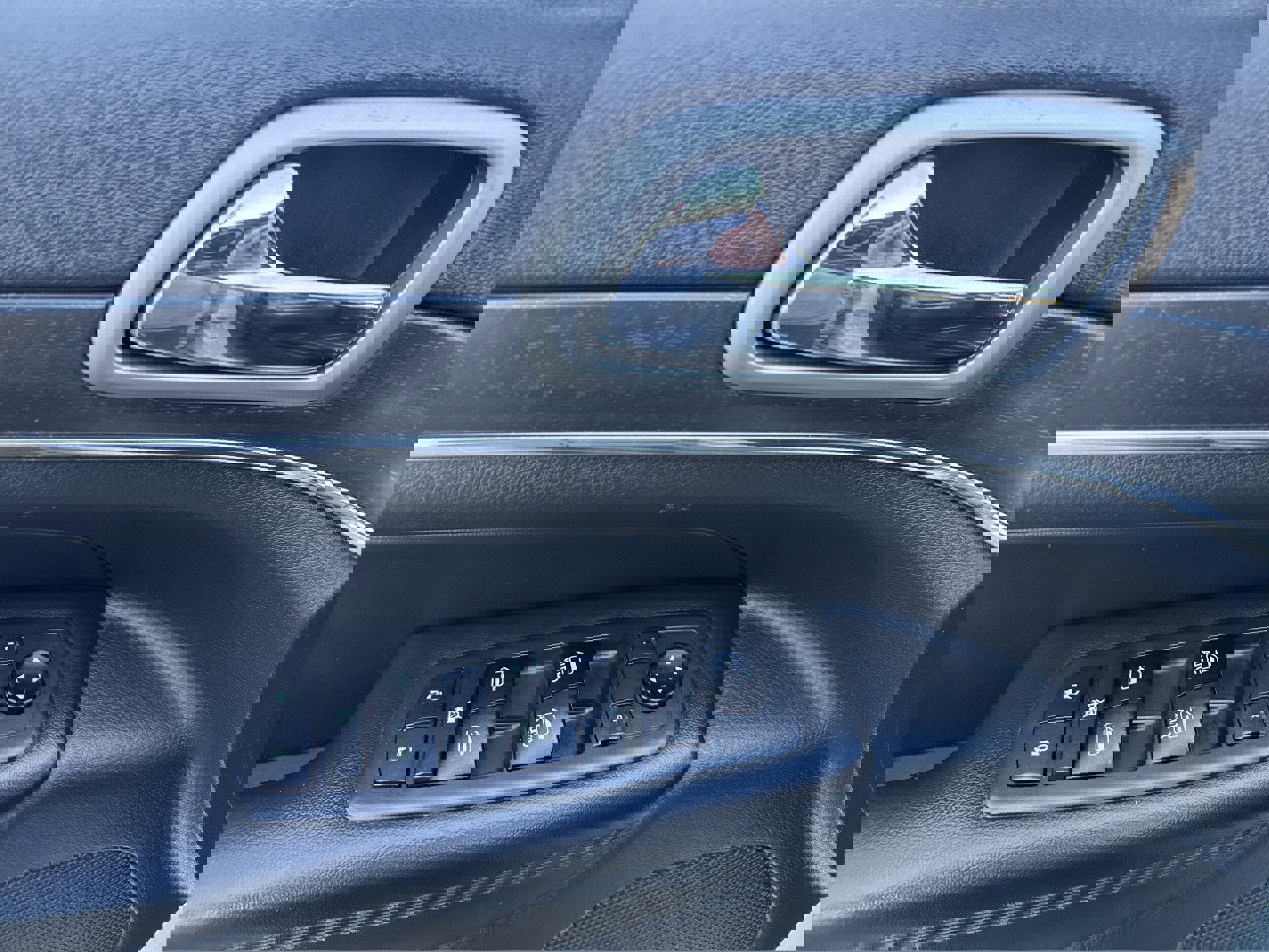 Used 2018 Jeep Grand Cherokee Limited image 9