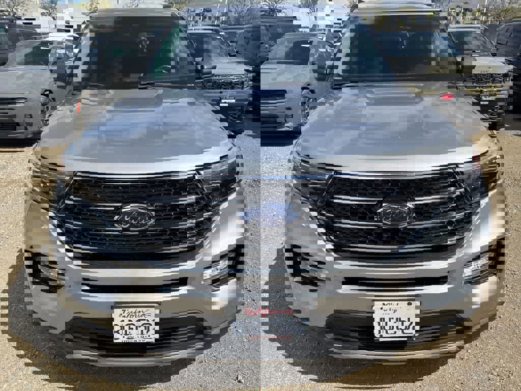 Used 2020 Ford Explorer XLT w/ Equipment Group 202A RWD image 2