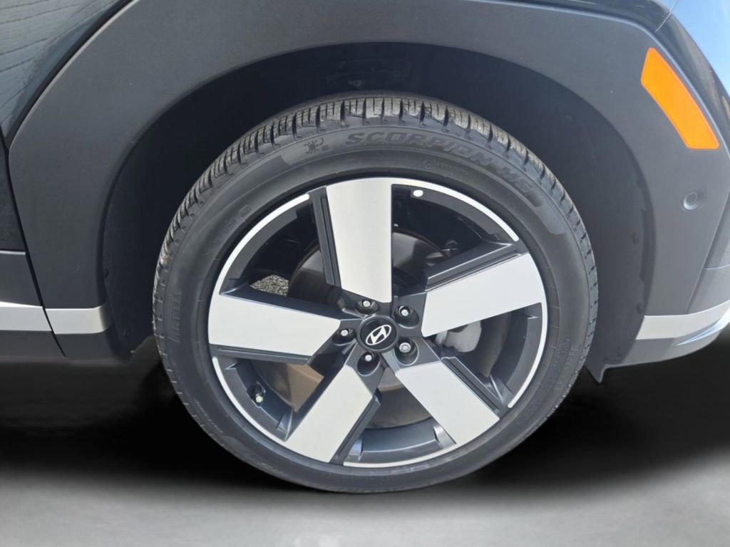Used 2025 Hyundai Santa Fe Limited image 32