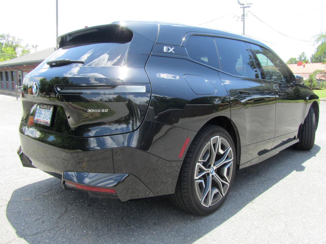 Used 2024 BMW iX xDrive50 w/ Sport Package AWD/4WD image 10