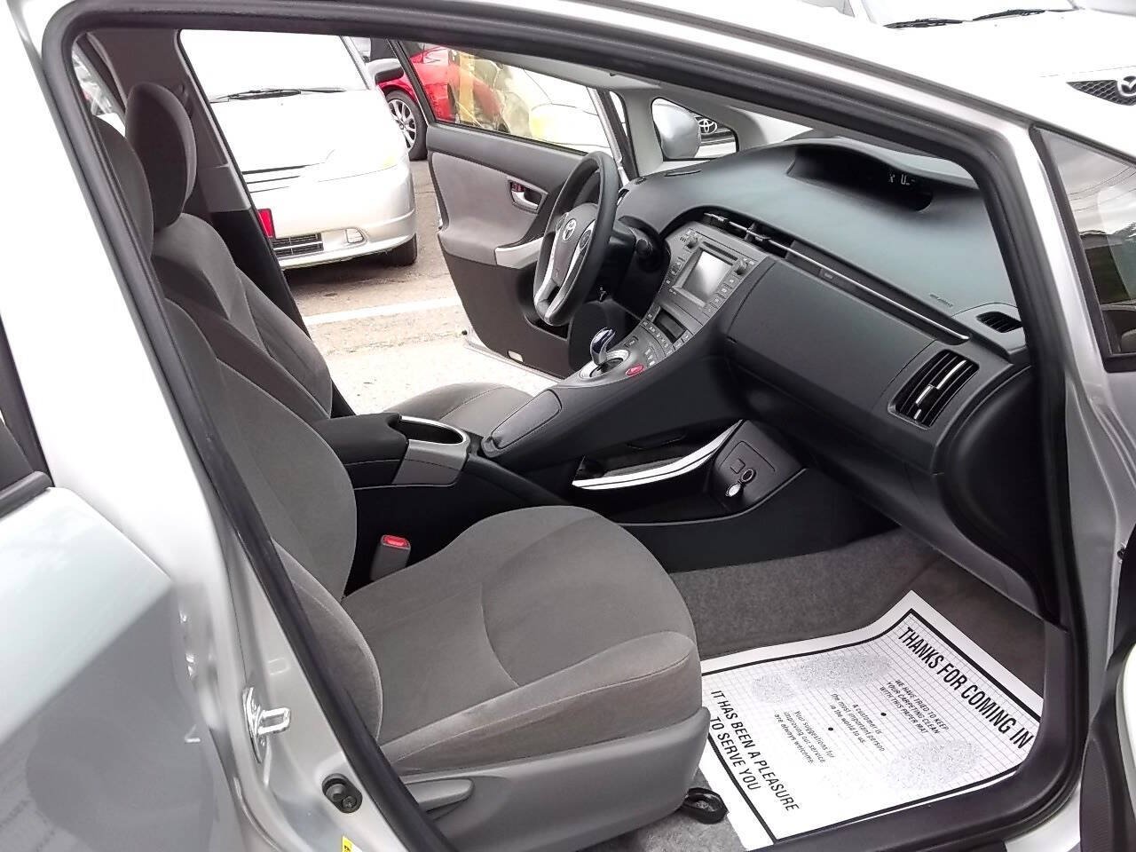 Used 2014 Toyota Prius Three w/ Solar Roof Package FWD image 10
