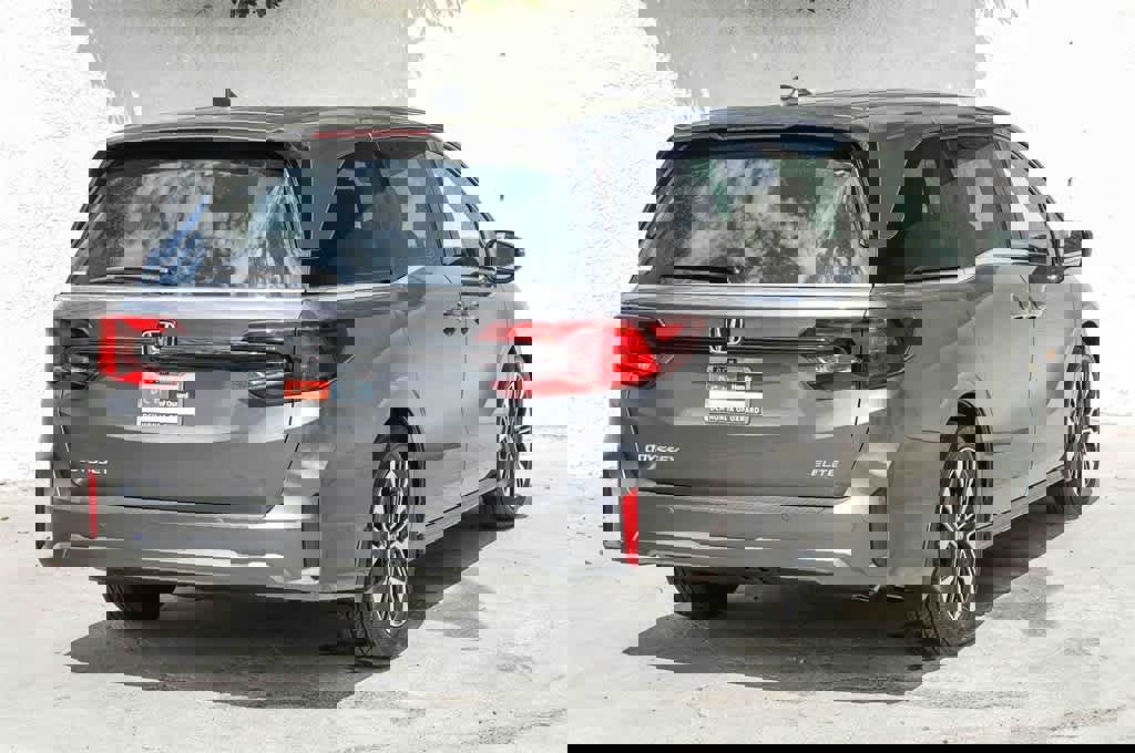 New 2026 Honda Odyssey Elite image 4