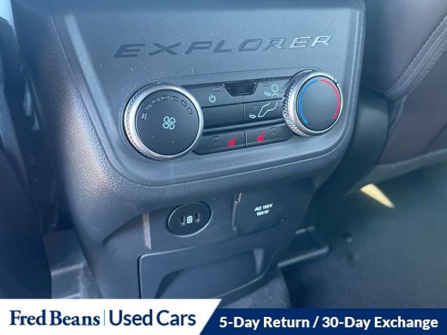 Used 2025 Ford Explorer Platinum w/ Ultimate Package AWD/4WD image 16