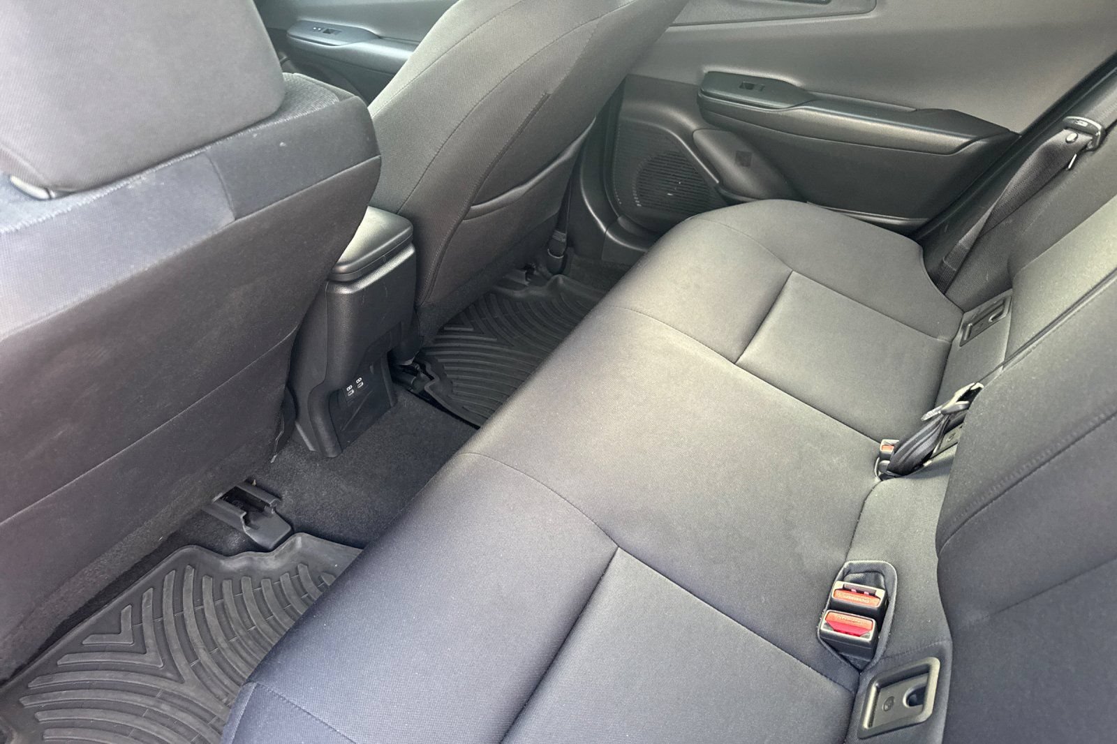 Certified 2025 Toyota Prius LE FWD image 14