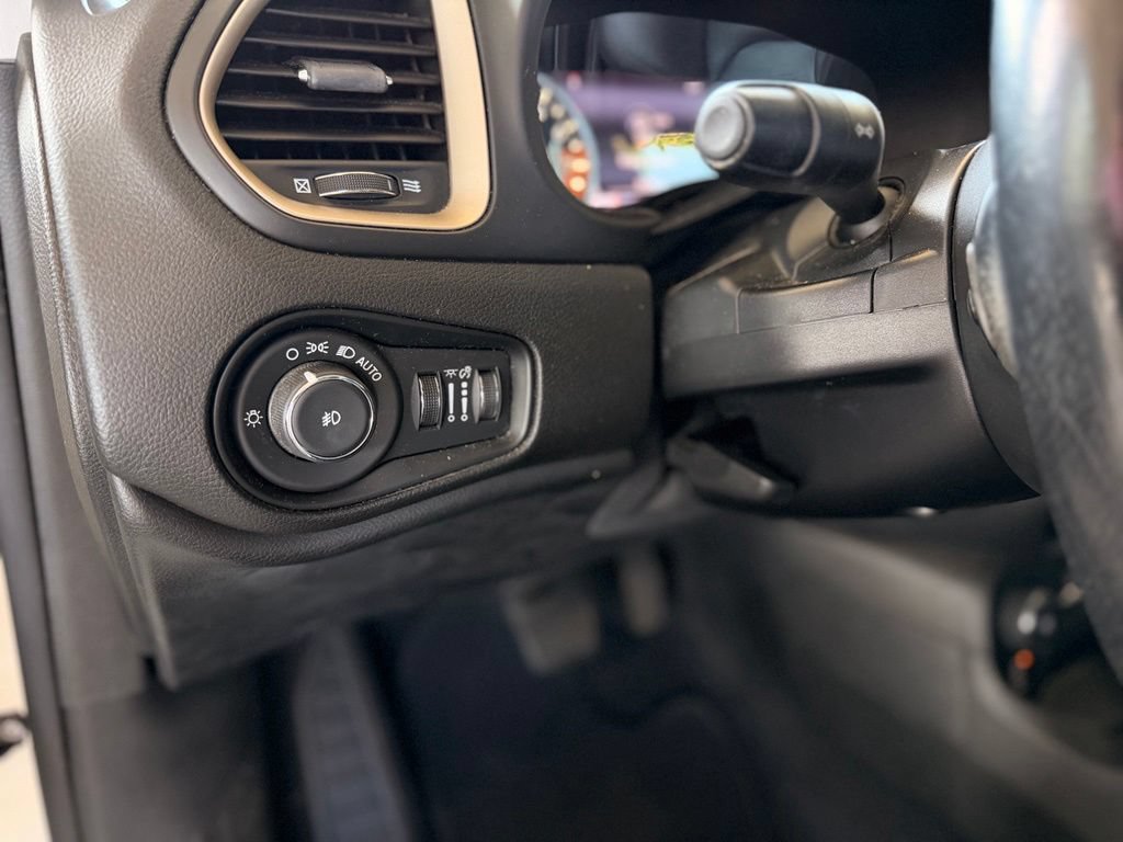 Used 2016 Jeep Renegade Limited AWD/4WD image 26