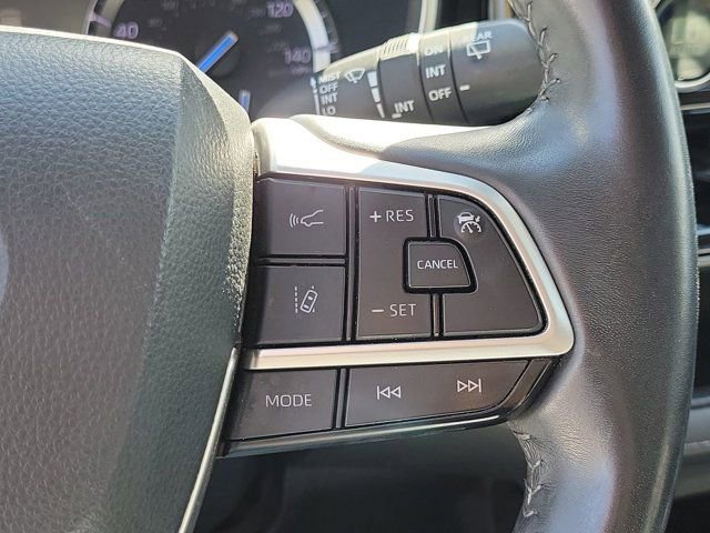 Used 2022 Toyota Highlander XLE image 32