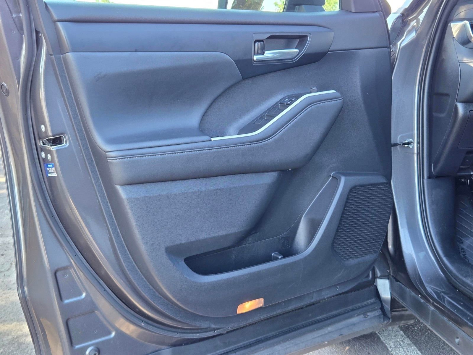 Used 2021 Toyota Highlander XSE FWD image 13