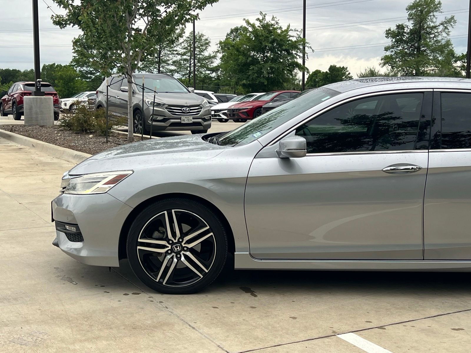 Used 2017 Honda Accord Touring image 7