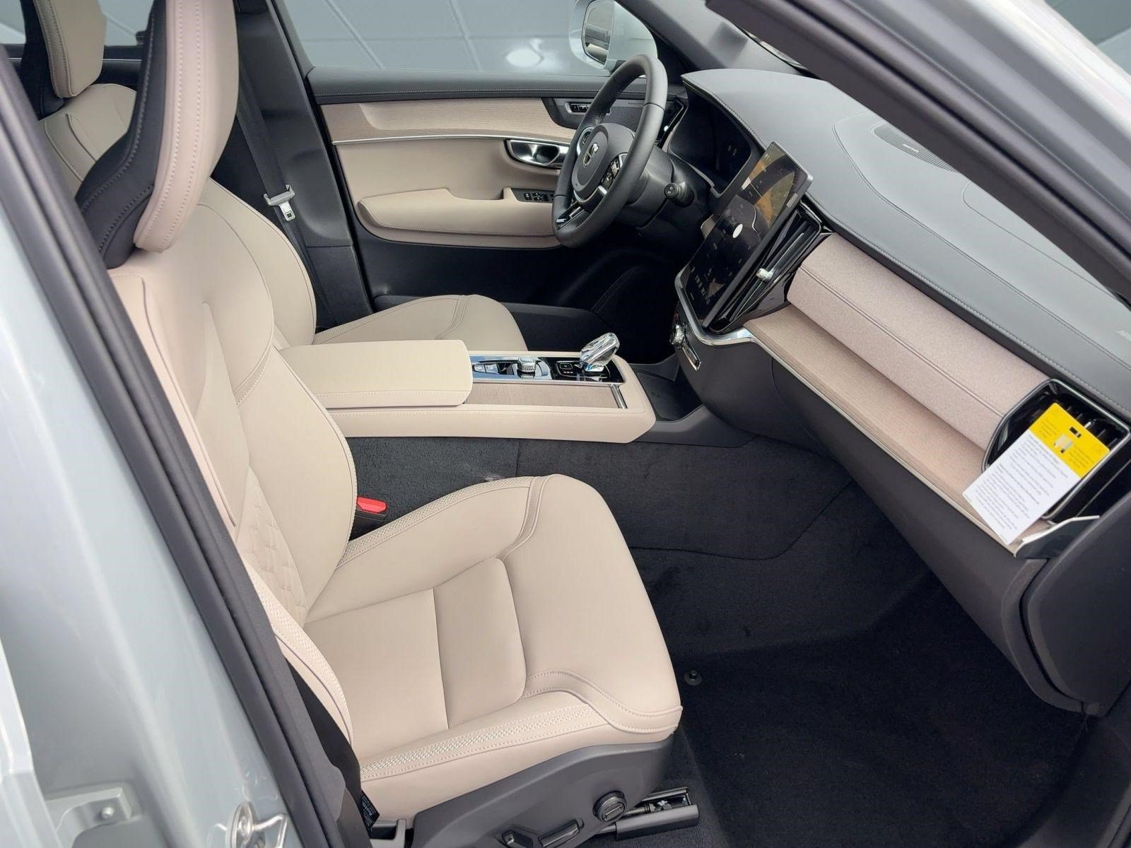 Certified 2026 Volvo XC90 B6 Plus w/ Protection Package AWD/4WD image 30