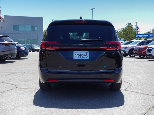 Used 2023 Chrysler Pacifica Limited w/ Uconnect Theater Family Group FWD image 7