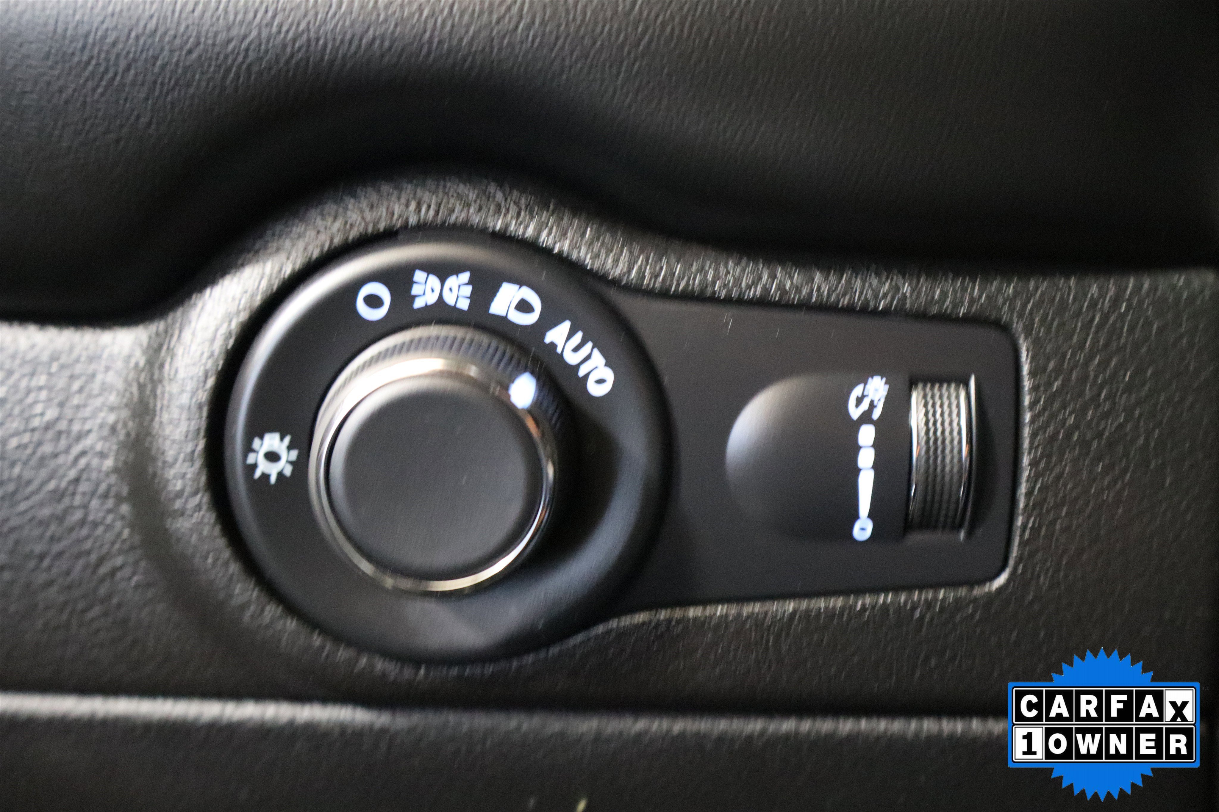 Used 2024 Dodge Durango GT image 35