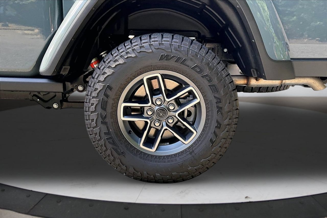 Certified 2026 Jeep Gladiator Mojave AWD/4WD image 33