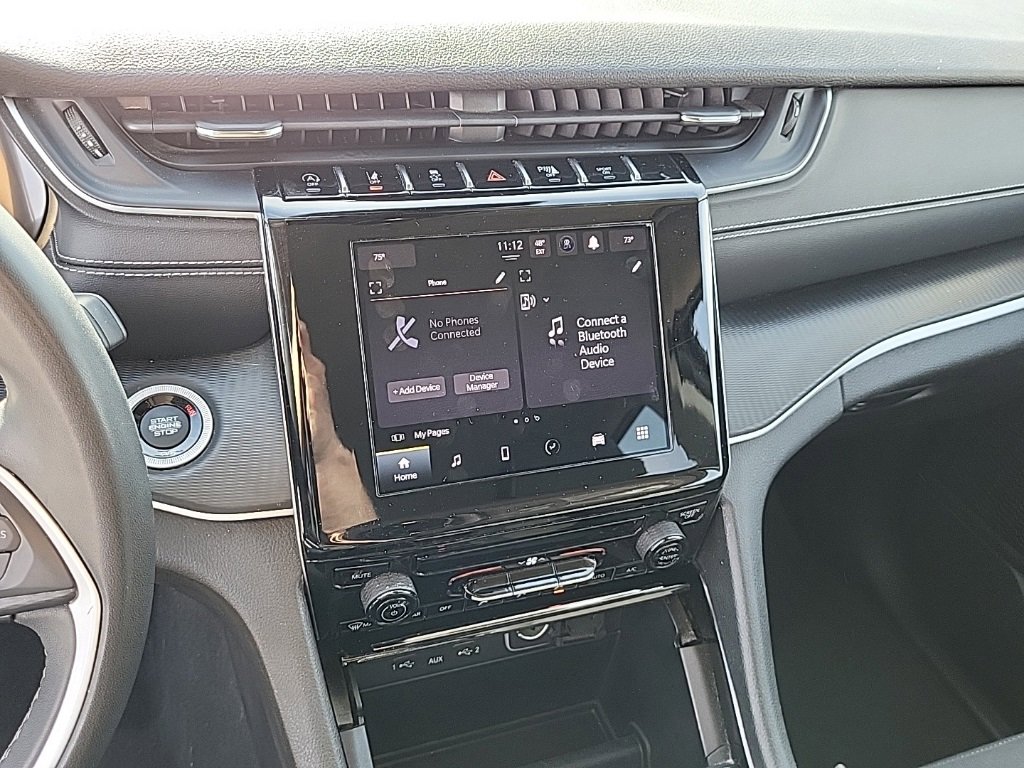 Used 2023 Jeep Grand Cherokee Laredo image 14