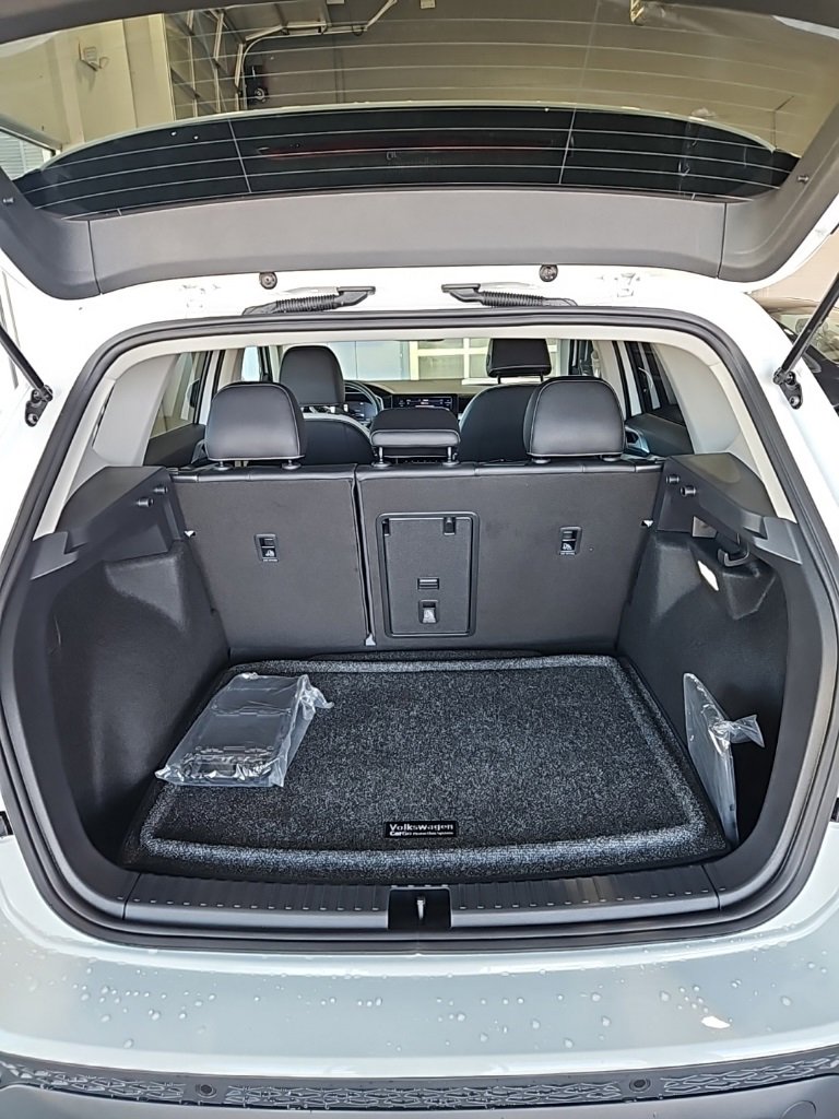 New 2026 Volkswagen Taos SE image 19