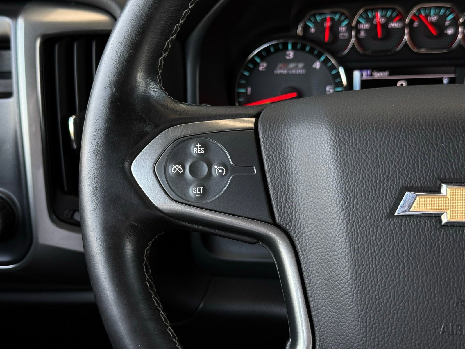 Used 2018 Chevrolet Silverado 1500 LT w/ All Star Edition AWD/4WD image 39