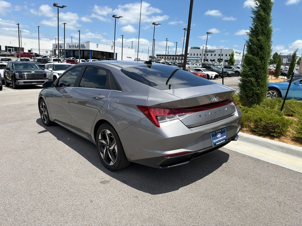 Certified 2023 Hyundai Elantra Limited w/ Cargo Package FWD image 5