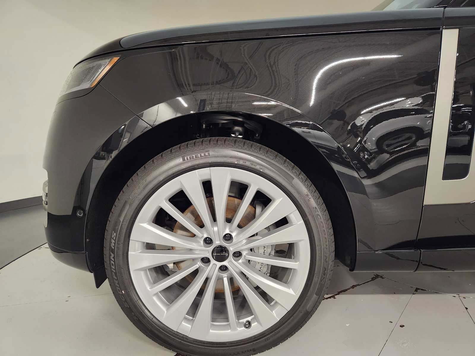 New 2026 Land Rover Range Rover Long Wheelbase SE AWD/4WD image 11