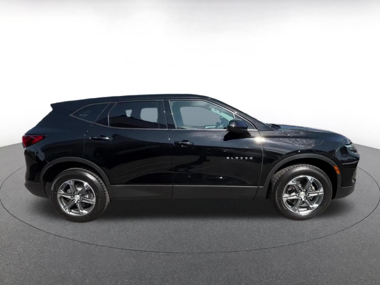 Used 2025 Chevrolet Blazer LT FWD image 16