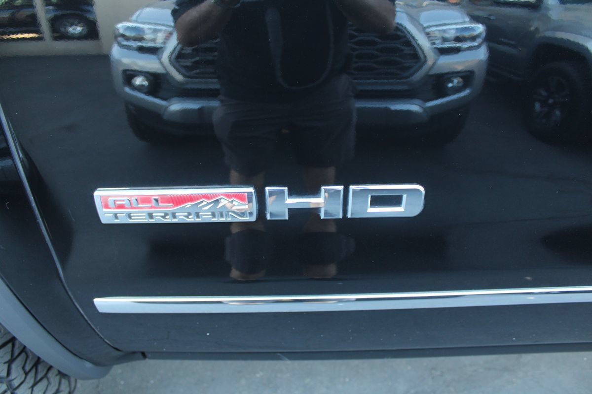 Used 2015 GMC Sierra 2500 SLT w/ Duramax Plus Package AWD/4WD image 14
