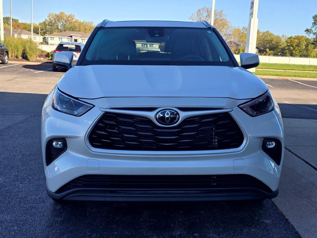 Certified 2025 Toyota Highlander XLE AWD/4WD image 2