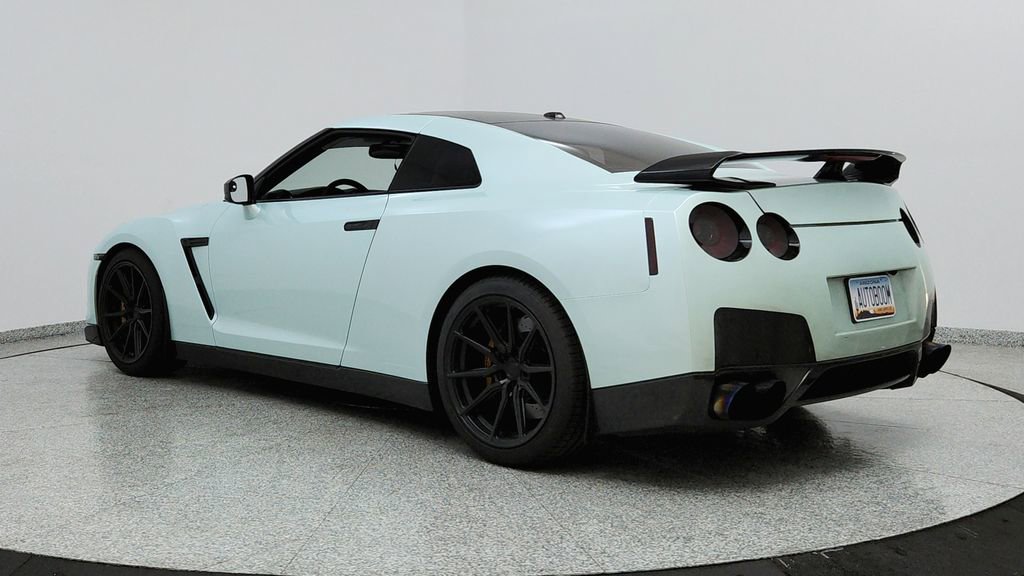 Used 2010 Nissan GT-R Premium AWD/4WD image 3