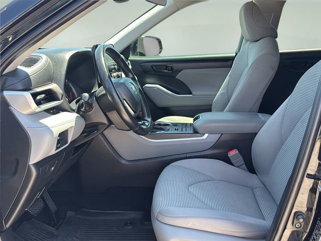 Used 2020 Toyota Highlander LE AWD/4WD image 17