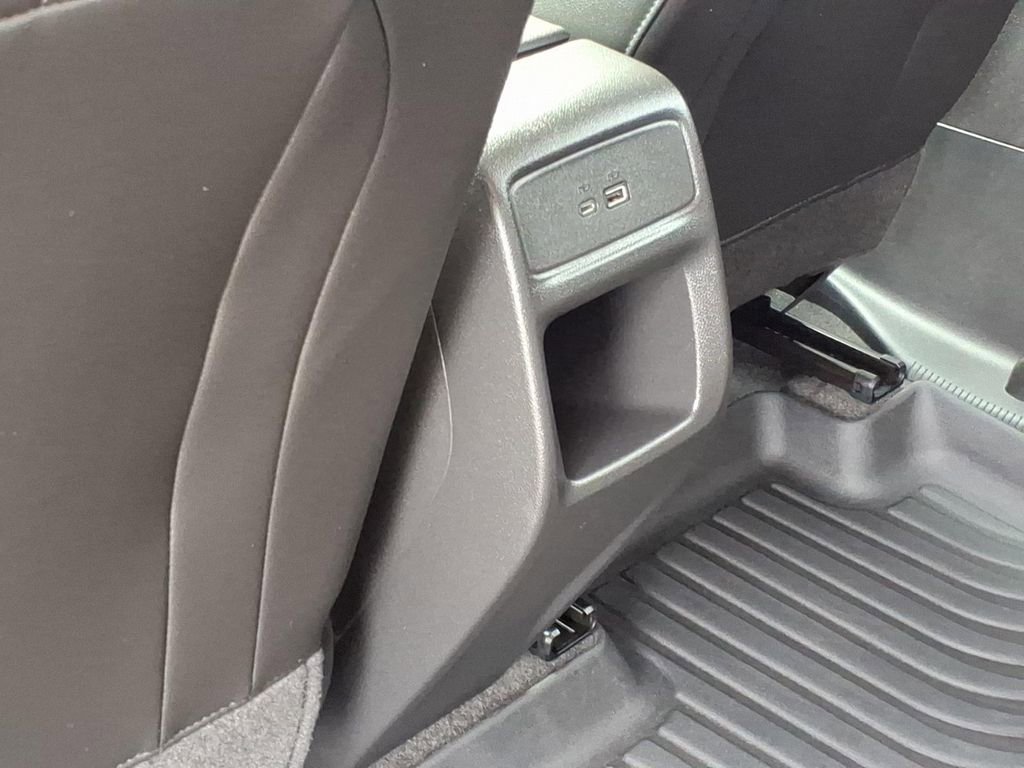 Used 2025 Chevrolet Trax LT w/ LT Convenience Package FWD image 14