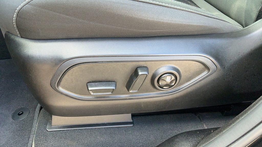 Used 2025 Jeep Grand Cherokee Laredo X RWD image 18